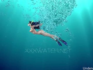 Flying תחתונים מתחת למים של marusia