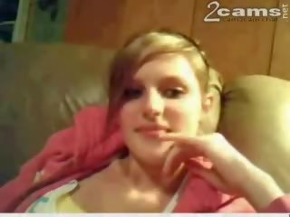Remaja pada webcam fot yang pertama masa sedikit malu tetapi unggul